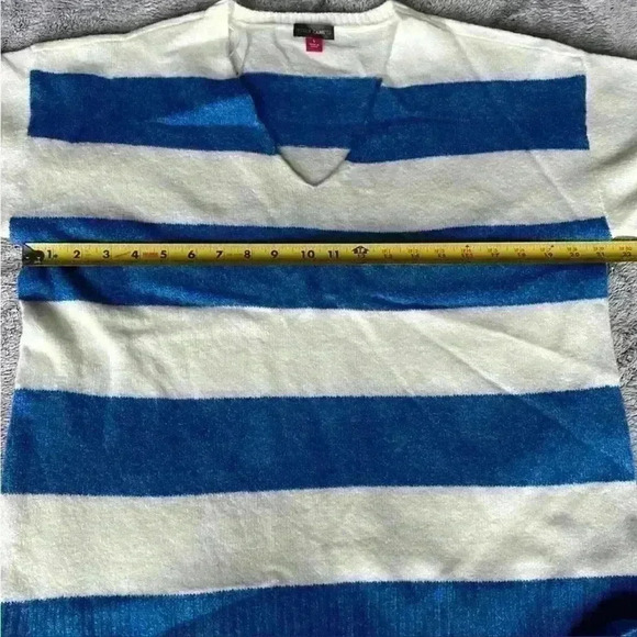 Vince Camuto Stripe V-Neck Sweater in Palace Blue Size Small NWT - Picture 5 of 6